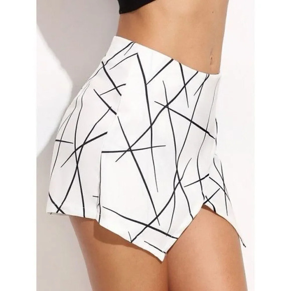 Geometric Printed High Waist Shorts   Size S - Picture 2 of 15